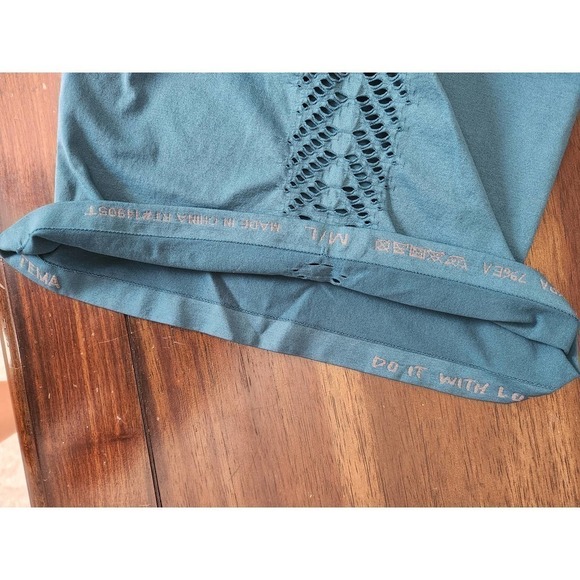 Tema ATHLETICS SEAMLESS TEAL LEAF TANK SZ M/L - Picture 4 of 4